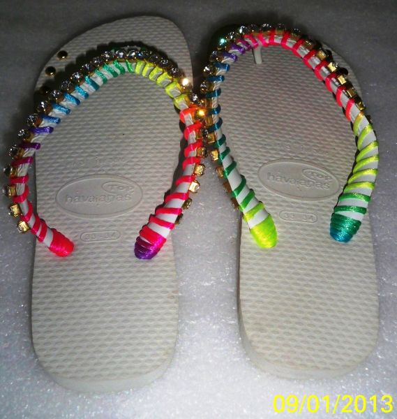 Havaianas Branca com fios coloridos