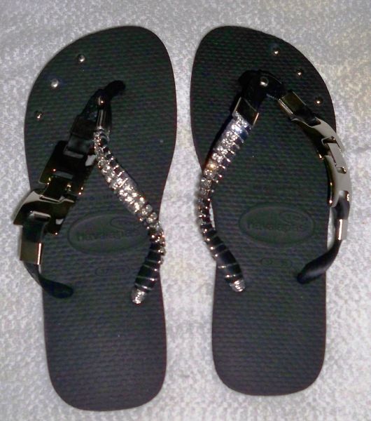 Havaianas Preta com Swarovski e metais cromados