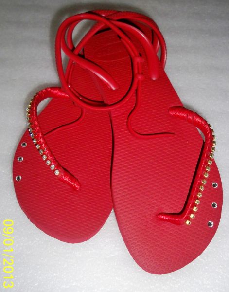 Havaianas Vermelha com Strass e fios vermelhos