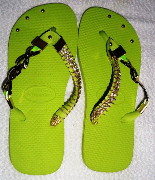 Havaiana Verde com Swarovski e metais dourados